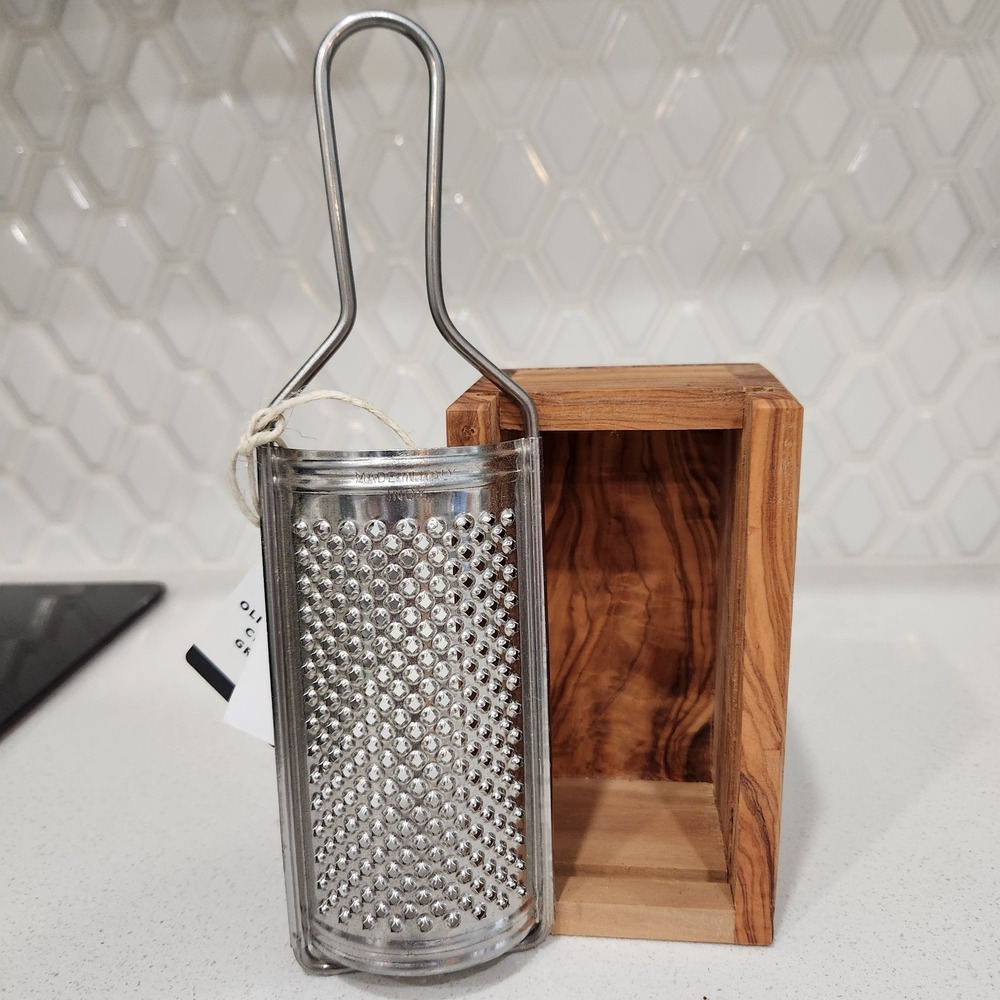 New Handcrafted Italian Olivewood Cheese Grater By Sur La Table Rustic Durable‎ - Picture 8 of 10
